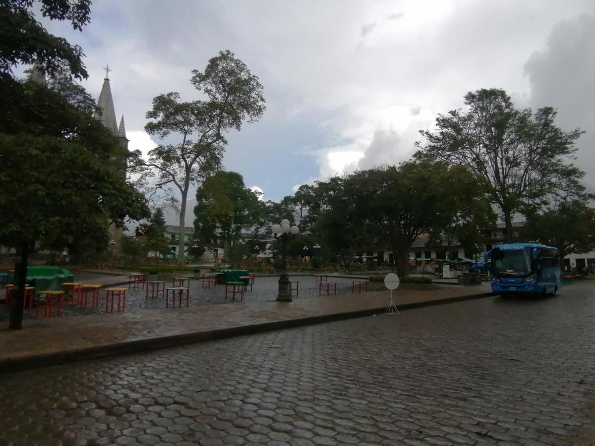 Hostal Y Cabanas Los Juanes Хардин Экстерьер фото