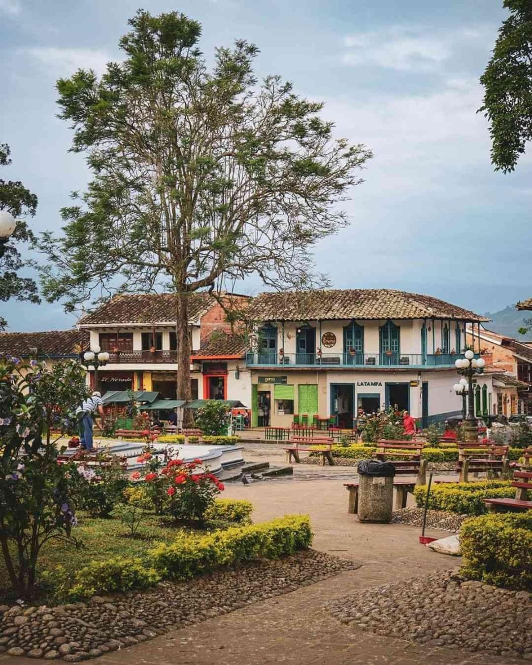 Hostal Y Cabanas Los Juanes Хардин Экстерьер фото